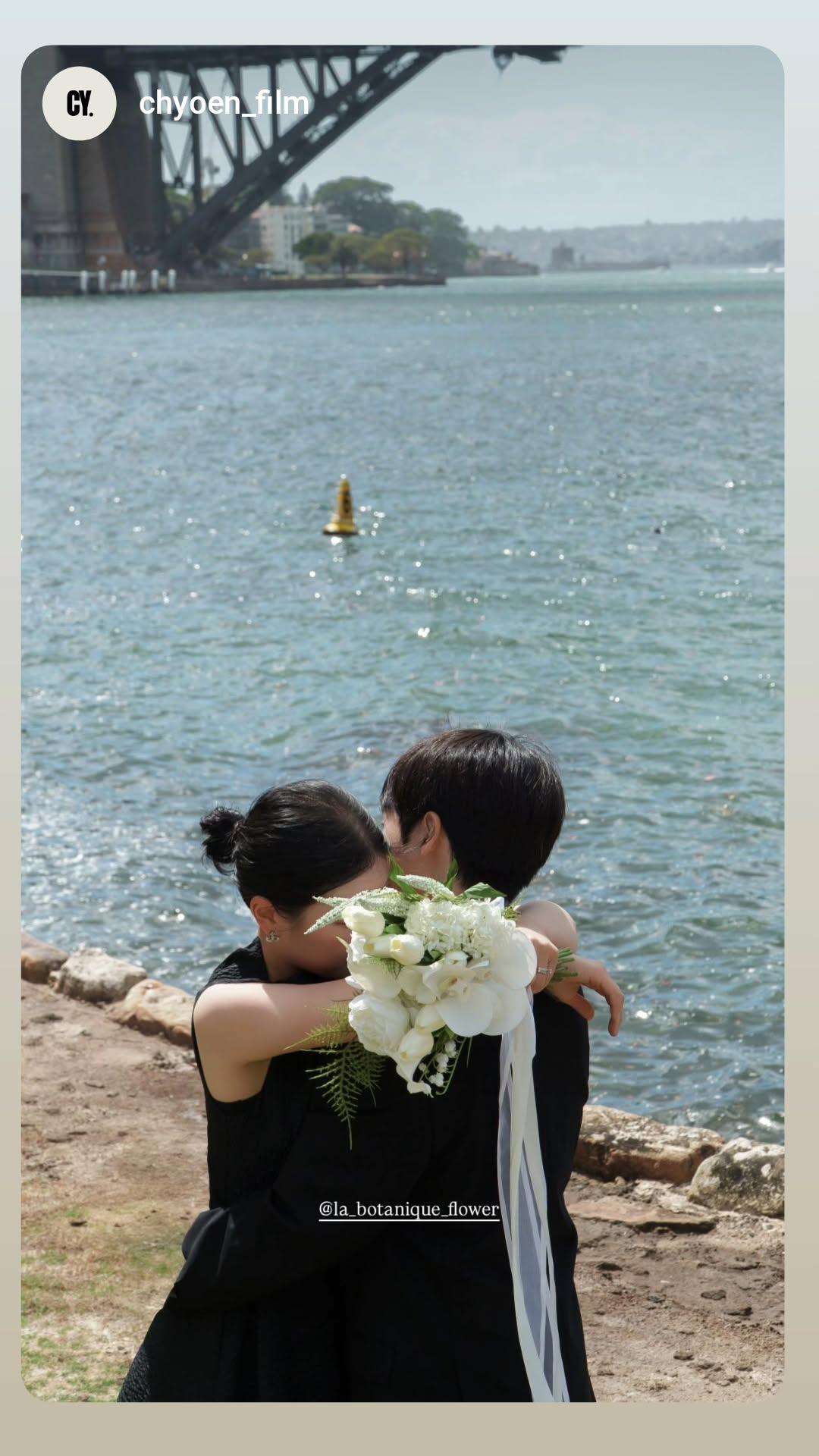 Pure Ivory – Classic White Silk Wedding Bouquet