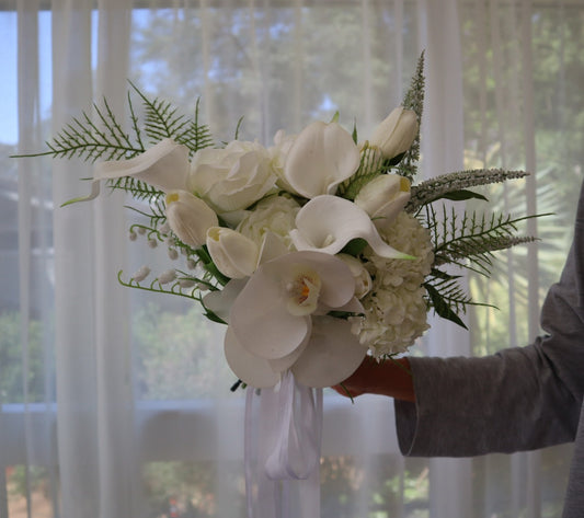 Pure Ivory – Classic White Silk Wedding Bouquet