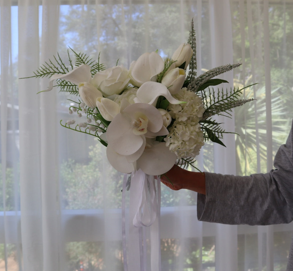 Pure Ivory – Classic White Silk Wedding Bouquet